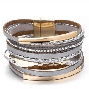 Multi-layered leather bracelet. Gold and silver